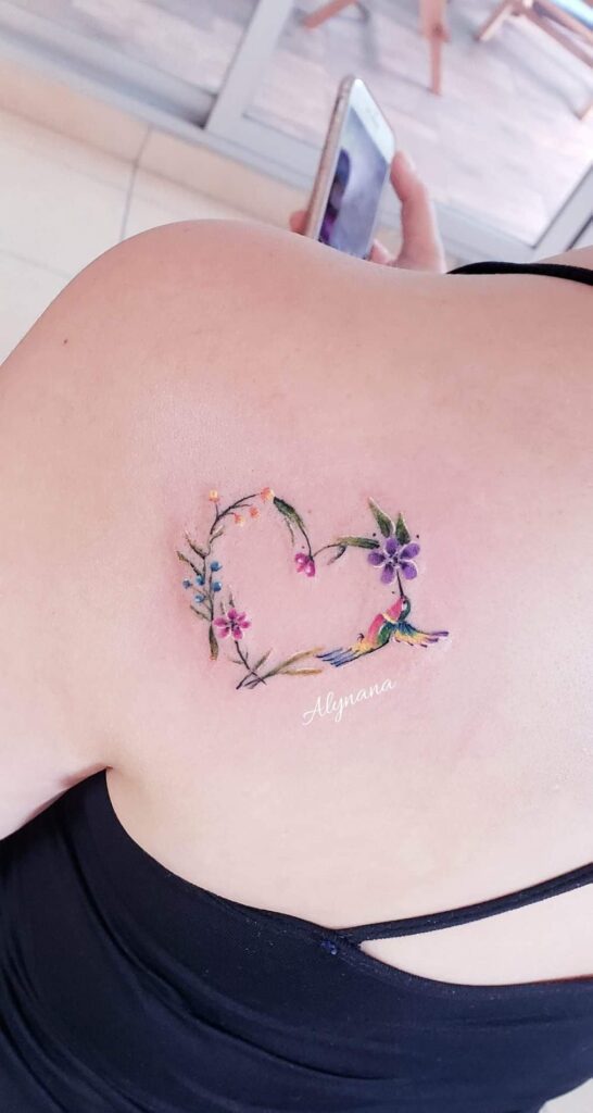 11 Estudio Alynana Tattoo CDMX Hearts made of twigs with pink violet hummingbird