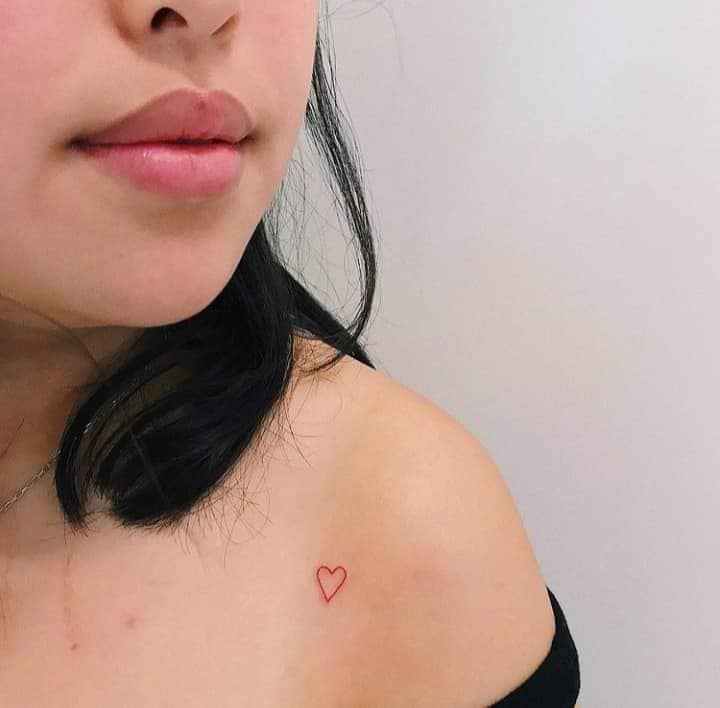 15 Perqueno Red Heart Wings Tattoo on shoulder