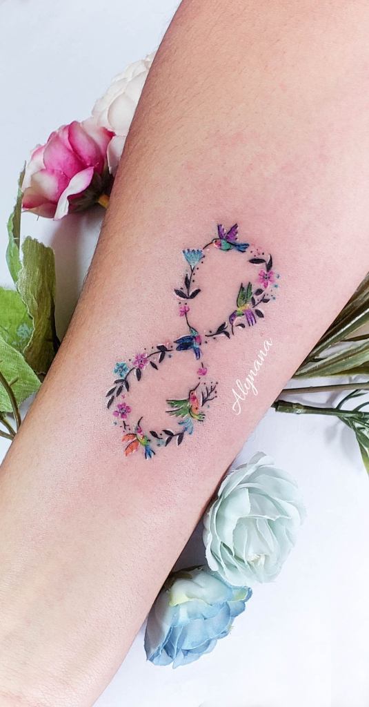 25 Alynana Tattoo Studio CDMX Infinity aus Zweigen und Blumen