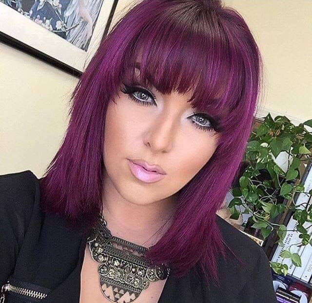 369 Hair Color Violet Magenta Hair Coupe courte avec une frange carrée