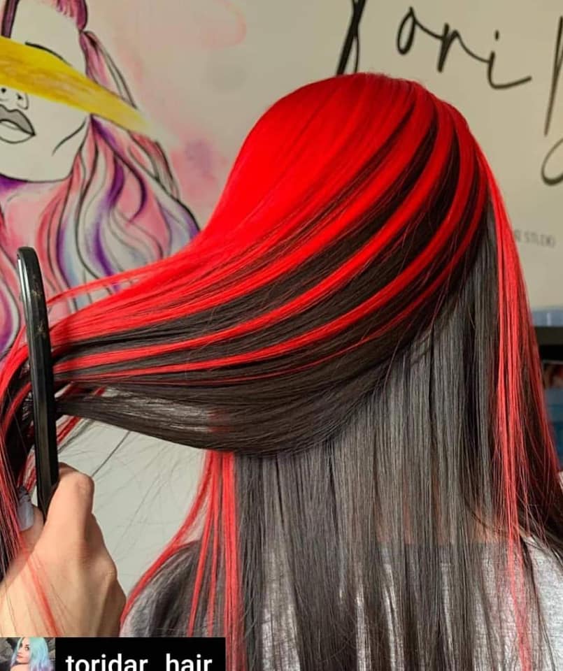Two-color hair Underlights here you can see the locks of different colors red and dark brown