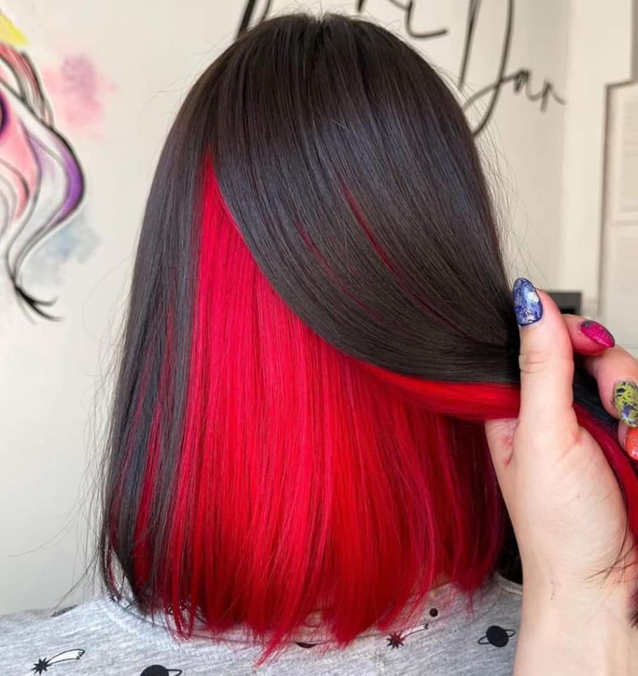 Two-tone hair Underlights tone detail in red and black bob cut