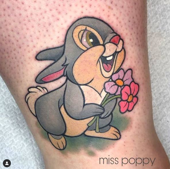 Miss Poppys Disney Happy Tattoos Thumper Drum Bambi com buquês de flores na mão para coelhinha