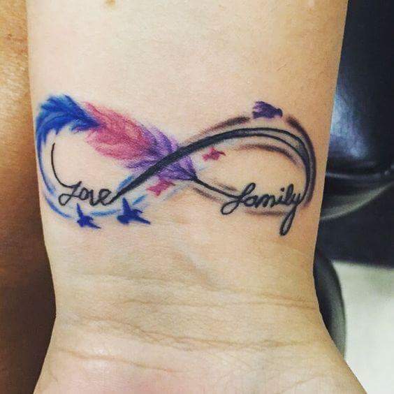 Tattoos of Infinite Love with a feather in purple, red and blue tones with five birds, children, family and the name Jose on the wrist