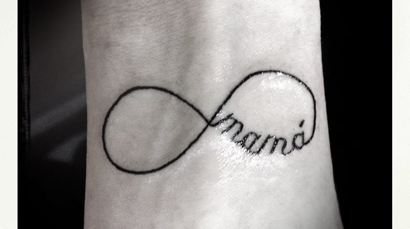 Tattoos of Mothers and Daughters and Infinity Symbol with inscription mom on wrist