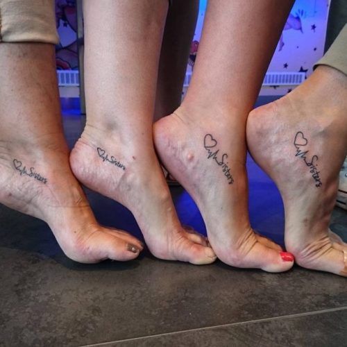 Tatuagens para Foto Amigos Irmãs Primos no Pé Coração Electro e palavra Irmãs Irmãs