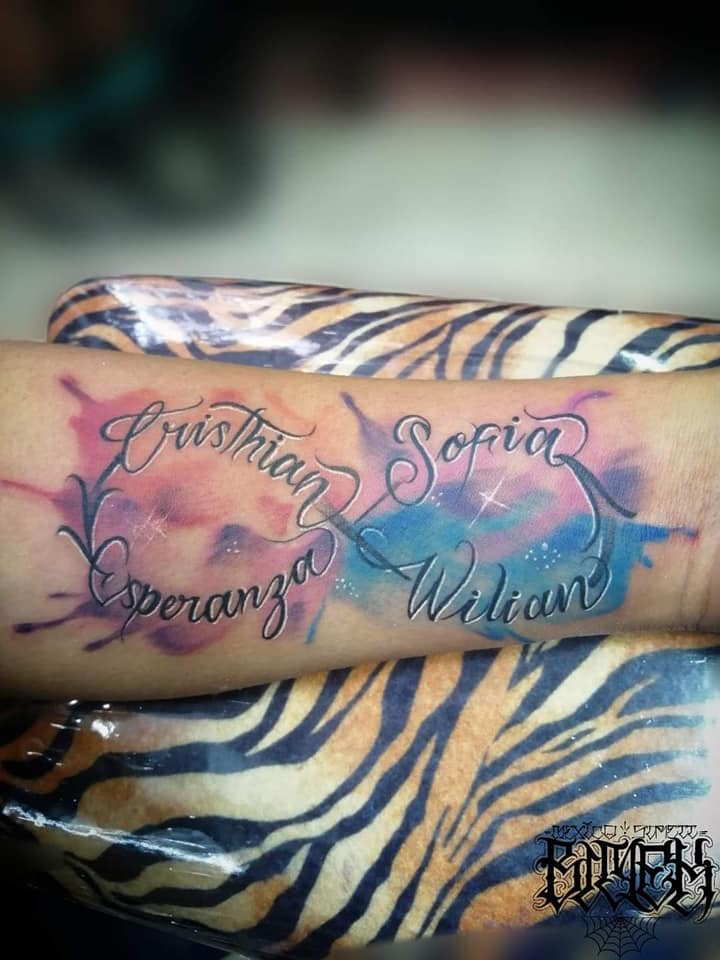 Tatuagens femininas mais curtidas Aquarela Infinito e Quatro Nomes de Crianças Cristhian Sofia Esperanza Wilian