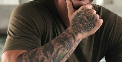 1 TOP 1 Hombres Tatuados Lindos Sexys Guapos Modelos Media Manga de dibujos abstractos