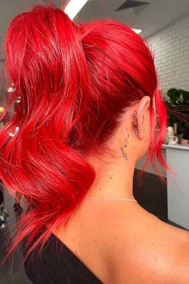 11 idee per capelli rosso intenso con coda di cavallo