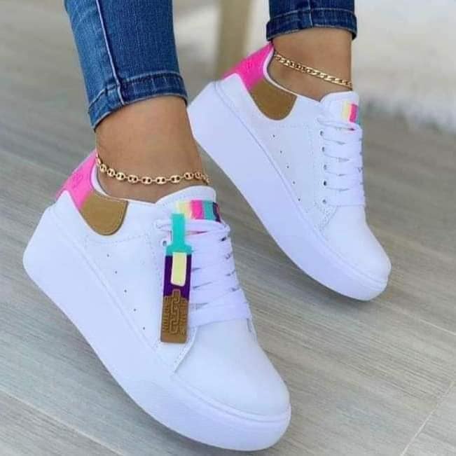 1550 Simple and Delicate White Tennis Shoes with colored ornaments
