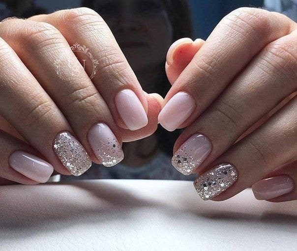 17 Short decorated light pink and silver nails