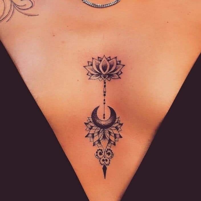 2 TOP 2 Tattoos der besten Designs Vorlage Skizze Lotus Mond in der Mitte der Brüste