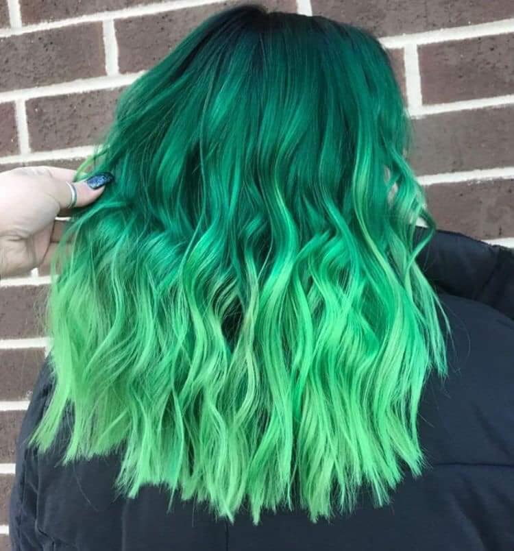 29 Cor de cabelo verde