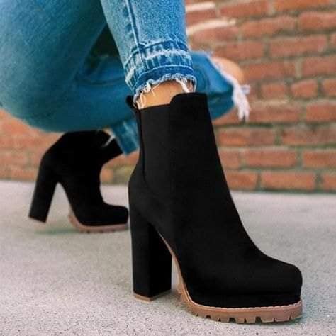 4 TOP 4 Black Women's Ankle Boots with brown rubber sole and elastic on the side Outfit Jean