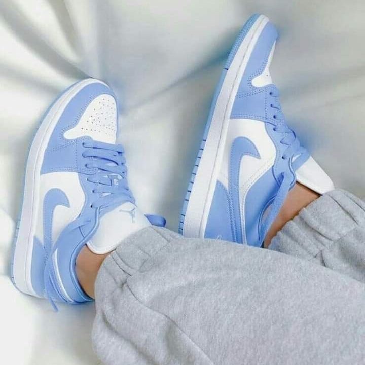 47 Scarpe da ginnastica Nike bianche e azzurre