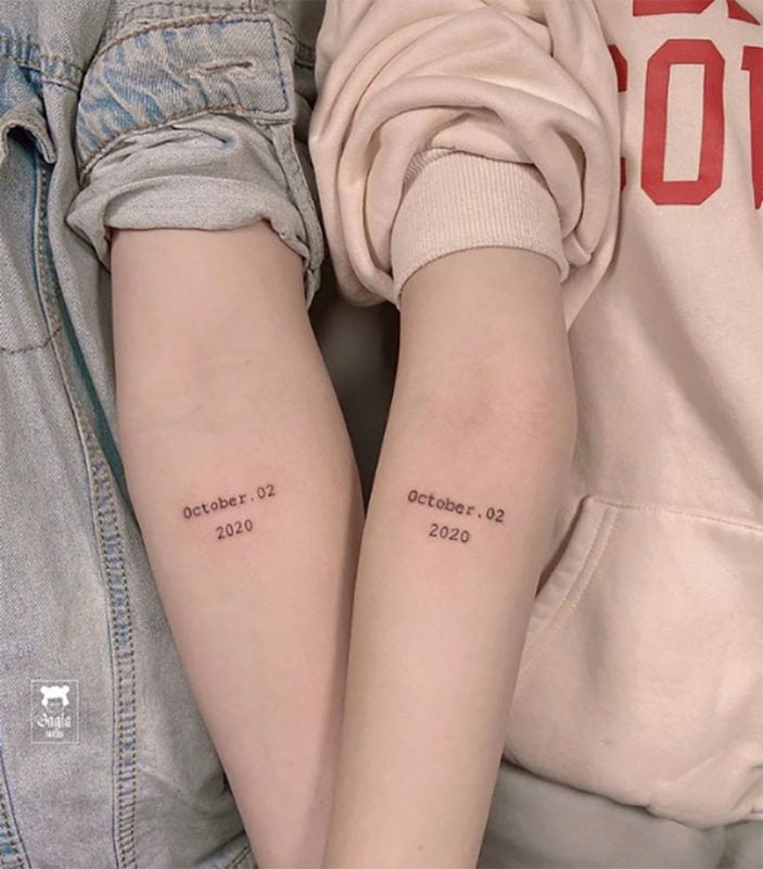 62 tatouages de dates pour les couples mois jour et année sur l'avant-bras des deux