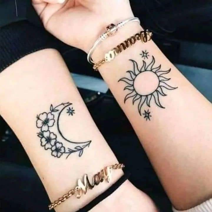 65 Tattoos für Schwestern und Freunde am Handgelenk Sonne und Mond mit Blumen