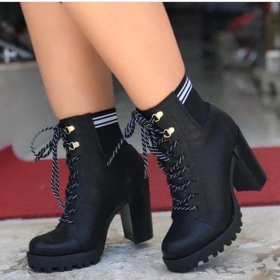 709 Black Women's Ankle Boots square heel laced with elastic