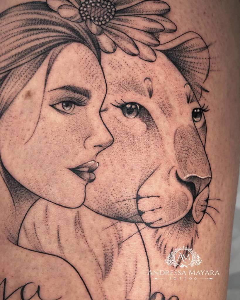 Realistische Tätowierung des Gesichts des Profils einer Frau und einer Löwin, Bedeutung der Stärke der Künstlerin Andressa Mayara, Santa Catarina, Brasilien