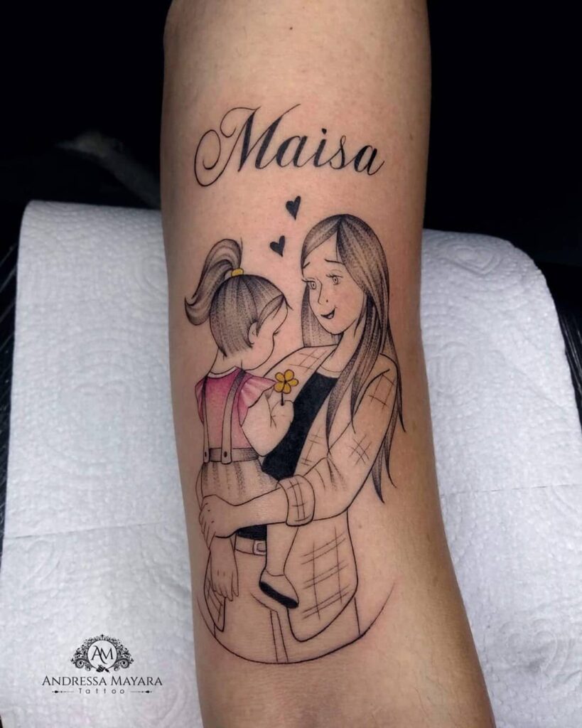 Tattoo einer Mutter, die ihre Tochter großzieht, mit zarten Farbakzenten namens Maisa, Künstlerin Andressa Mayara, Santa Catarina, Brasilien