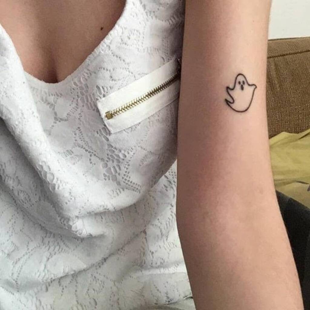 Kleine Geister-Tattoos auf dem Arm