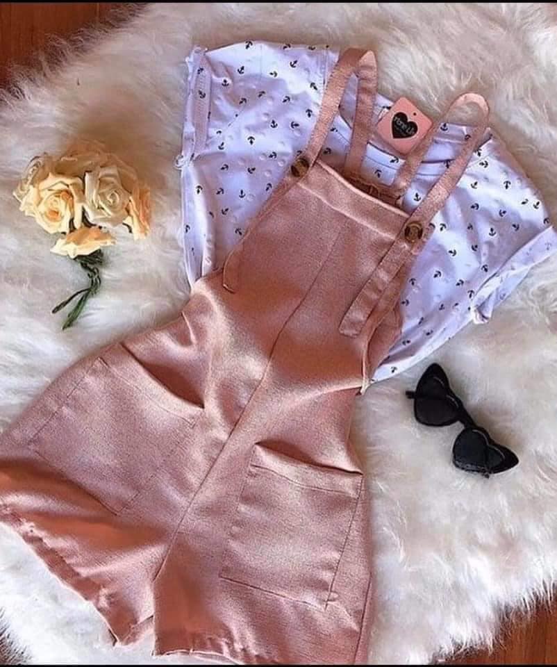10 Pale pink Short satin jumpsuit with front pockets