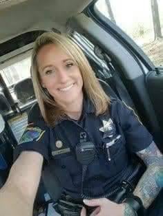 11 Tatuajes y profesiones mujer policia