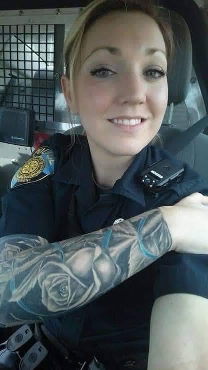 13 Tatuaggi e professioni della poliziotta