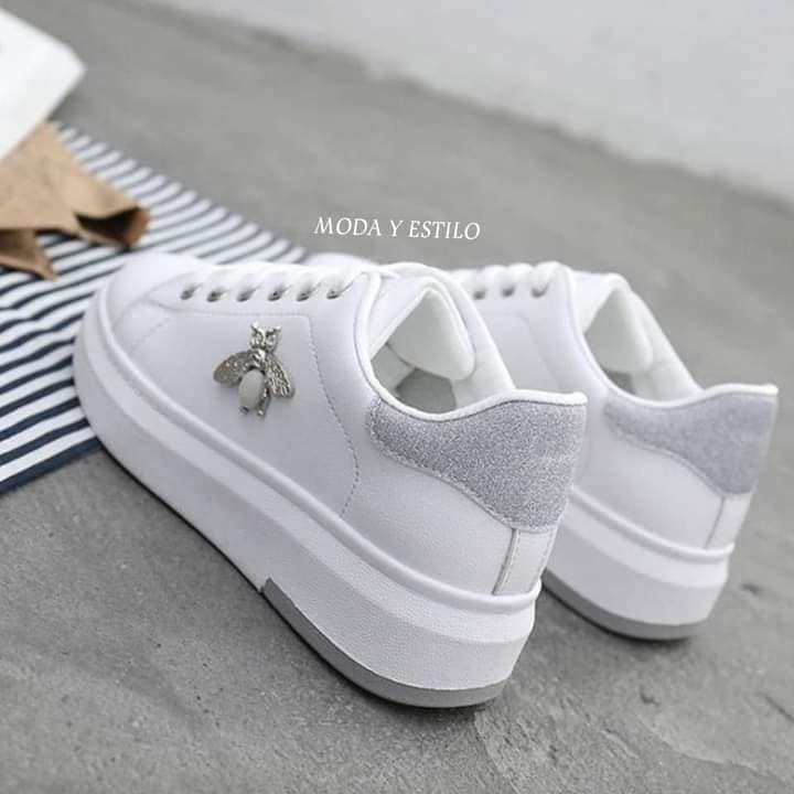 134 White Sneakers with Silver Lechuza Logo Gray Talon