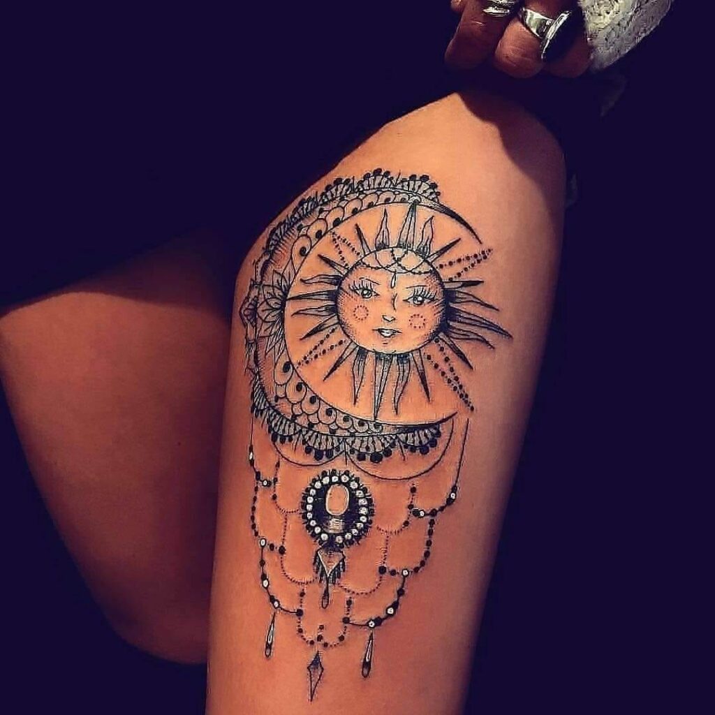152 Tatuajes en Muslo Mujer Negro y Blanco Sol Luna adornos colgantes 1024x1024 1