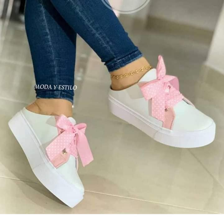 152 White canvas sneakers with a large pink monkey in laces, rubber sole