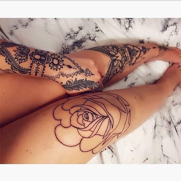20 Tatuajes en Muslo Mujer En rodilla contorno de flor