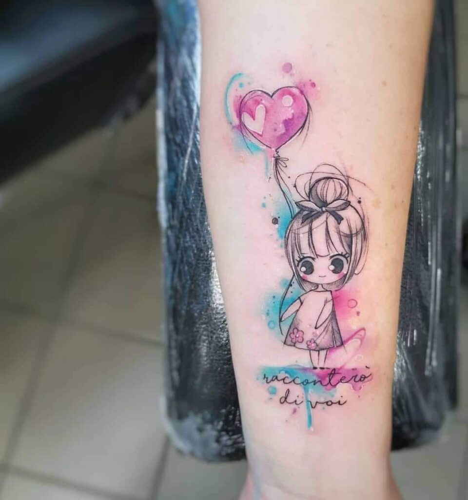 80 Tattoos von Müttern, Kindern und Familie auf Nina Handgelenk in rosa und hellblauem Aquarell mit Ballon