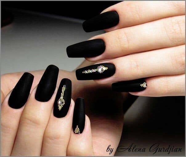 1 TOP 1 Black Acrylic Nails with gold metal decorations such as pendants and shiny stones
