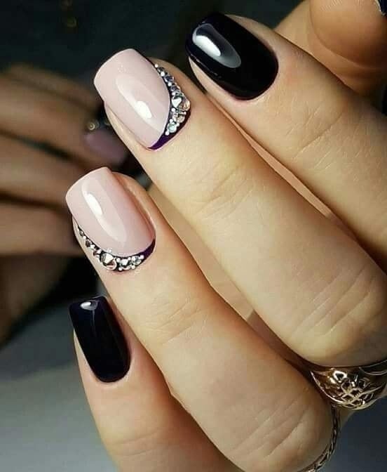 105 unghie corte di colore naturale nero lucido con strass argento