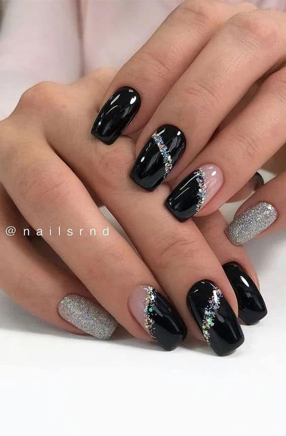 106 Brilliant Black Nails with Diagonal Silver Glitter and some Silver Nailsrnd