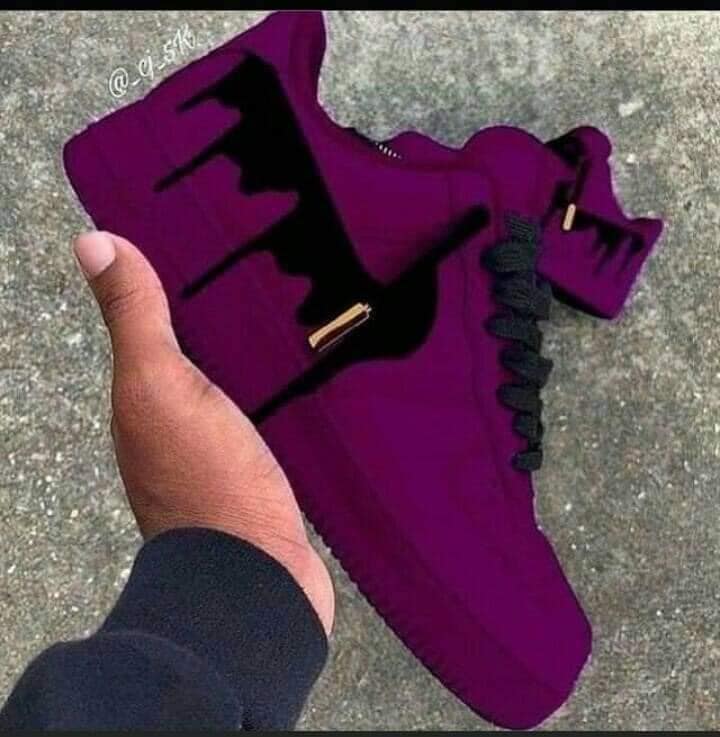 113 Purple sneakers with black details like paint