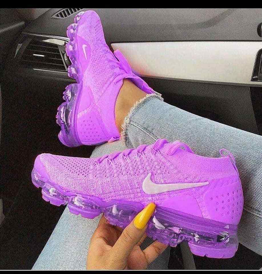15 Tenis Nike de Tela entretegida con Suelas de Goma con Capsulas de Aire amortiguadora Violeta Claro