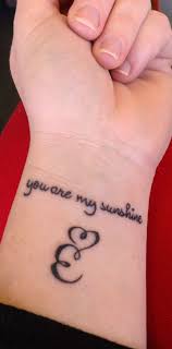 19 Tatuajes con la Letra E con corazon y frase you are my sunshine Eres mi Sol