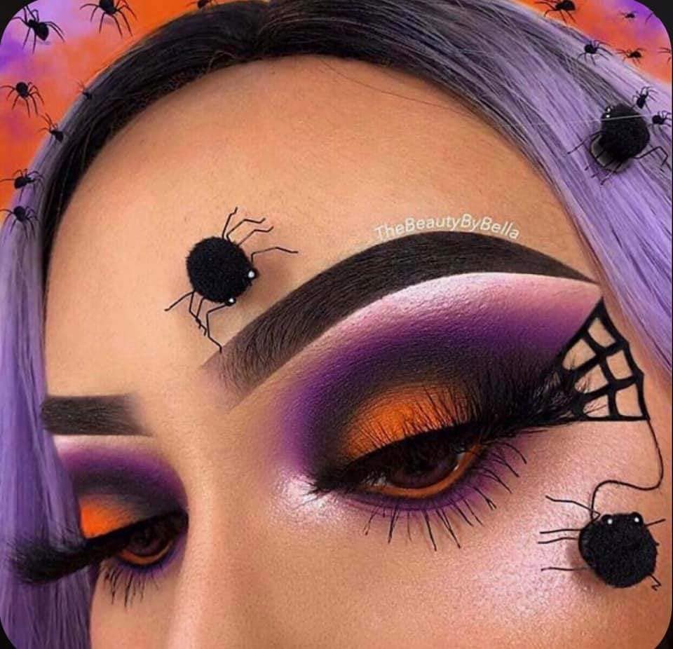 20 Halloween-Make-up mit gruseligen 3D-Spinnen im Gesicht und Haarspinnennetz im Auge