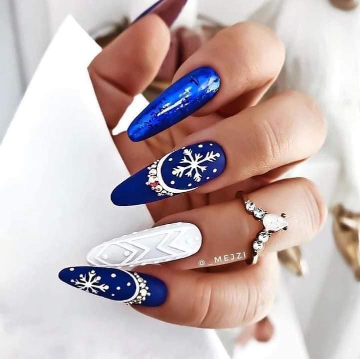 21 Unas Navidenas Azul Turquesa y Blancas con pintura de formas blanca copo de nieve patrones nacar azul elegantes