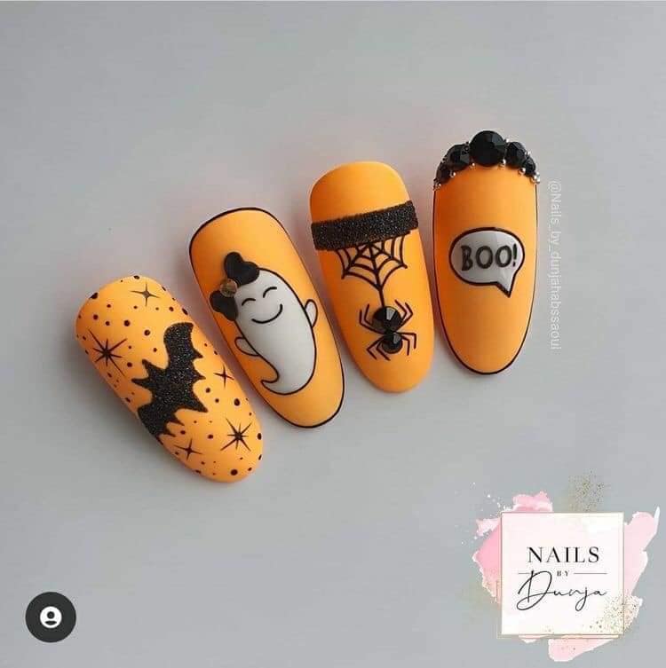 22 Decoracion de Unas Nails Halloween set en naranja con murcielagos fantasmas amigables aranas y dialogo que dice boo