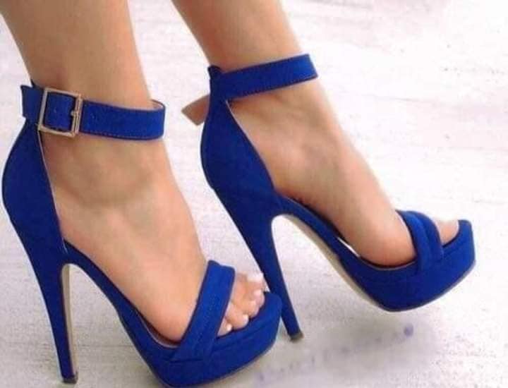 226 Blue heeled shoes with golden buckle