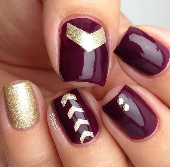 23 Light Wine Manicure with Gold