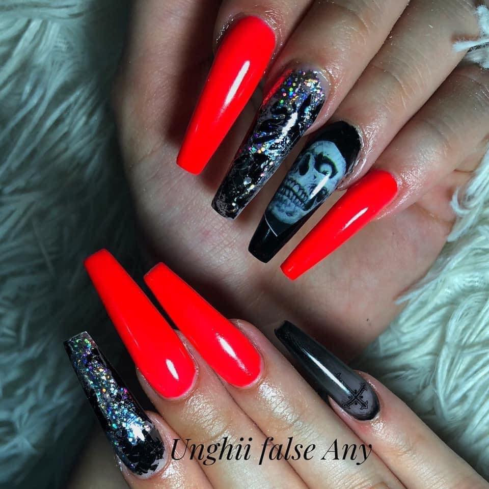 24 Decoracion de Unas Nails Halloween rojas y negras con calavera y brillos incrustados