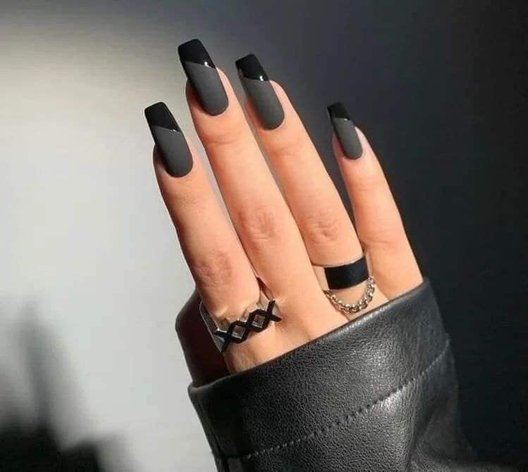 25 Shiny black nails half satin and matte