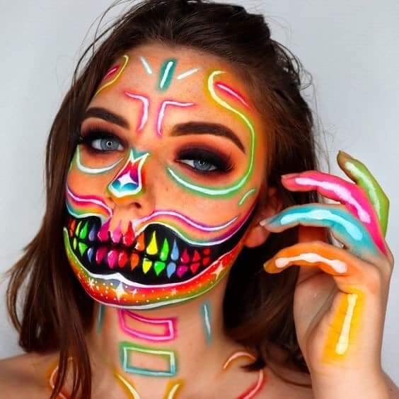 26 Maquillaje de Halloween Neon manos de esqueleto multicolor dientes orbitas de los ojos lineas