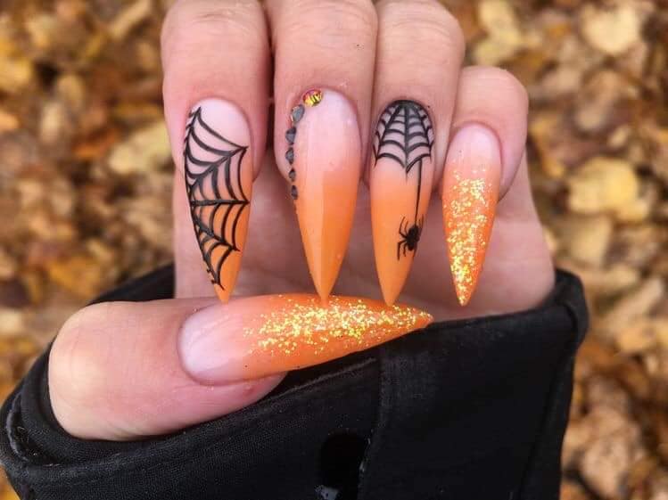 27 Decoracion de Unas Nails Halloween naranja brillante con telas de arana