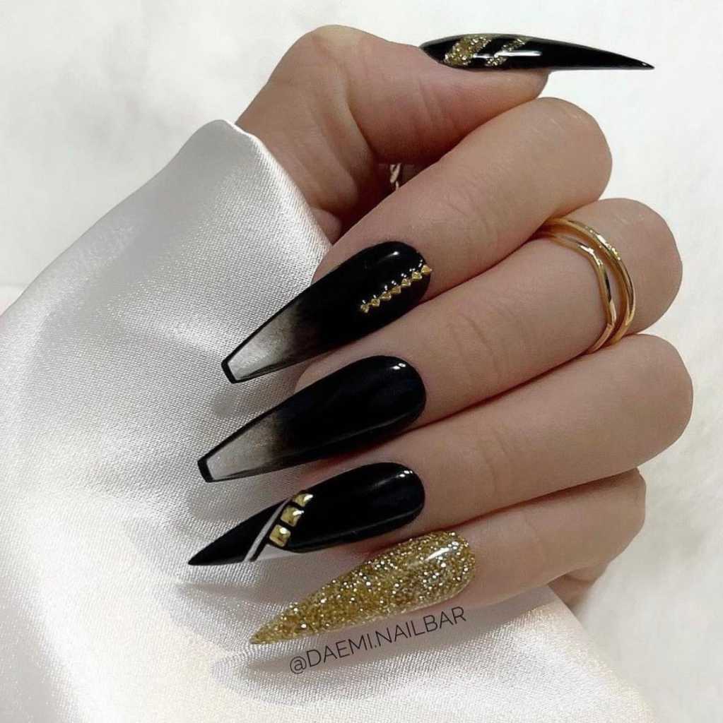 294 Unas Negras elegantes puntas semitransparentes con pedreria dorada y glitter oro