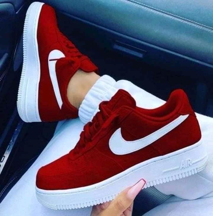 3 TOP 3 Tenis Nike Air Force Colore Rosso Intenso Logo Bianco Suola Bianca